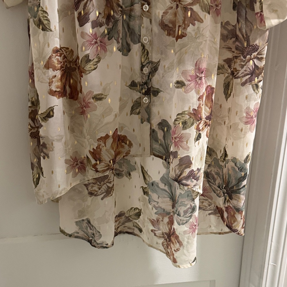 Floral Button-Down‎ Top - Picture 3 of 7